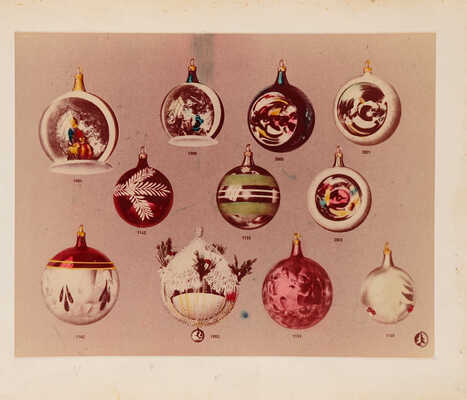 Альбом фотографий с изображениями елочных игрушек [1956]. 